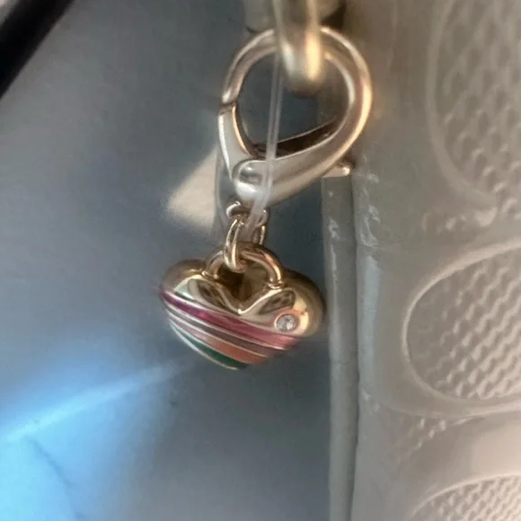 Coach Wristlet w/ Pastel Heart Charm. Corner zip Embossed Leather NWOT - Picture 2 of 7